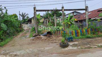 Gambar 1 DI  TANAH PALARAN DEKAT PETI KEMAS