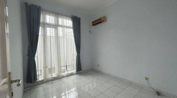 Gambar 4 Rumah 2 Lantai Siap Huni Semi Furnished di Joglo, Jakarta Barat