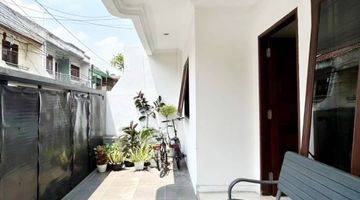 Gambar 2 Dijual Rumah Tebet, Cantik Dengan White Modern Style