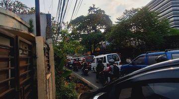 Gambar 3 Bangunan bisa jadi kantor DI Tepi jalan Pondok Cabe didepan jalan masuk Bandar Udara Pondok Cabe