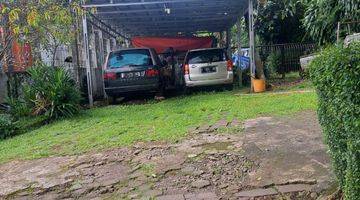 Gambar 2 Rumah di kawasàn padat penduduk di kota Bandung