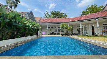 Gambar 1 Rumah Mewah di Lingkungan Elite Pejaten, Private Pool Dan Furnished