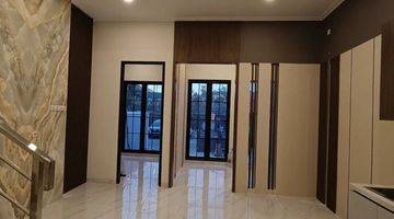 Gambar 5 Dijual  Rumah Semi Furnished Baru di Sutorejo, Sutorejo