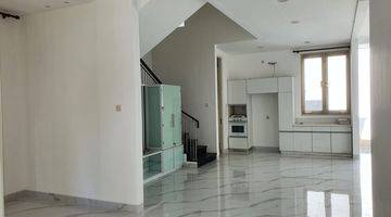 Gambar 3 Dijual  Rumah di Palm Beach, Pakuwon City Bagus Semi Furnished