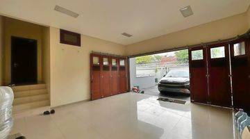 Gambar 3 Disewakan Rumah Nyaman Semi Furnished Dengan Garasi Luas