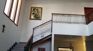 Gambar 1 Dijual Rumah 2 Lantai Terawat Dengan High Ceiling