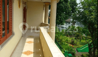 Gambar 3 Dijual Rumah Duren Sawit Pondok Kopi Lokasi Hook dan Depan Taman