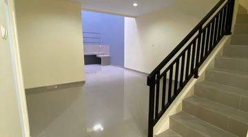 Gambar 1 Rumah 2 Lantai Baru Renovasi Sektor 1D Gading Serpong Tangerang