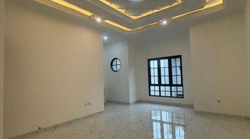 Gambar 3 Rumah 2 Lantai Bagus Semi Furnished SHM di Tanah Baru Beji Depok