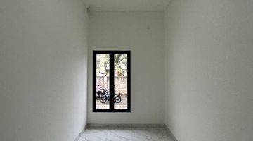 Gambar 4 Rumah 2 Lantai Bagus Semi Furnished SHM di Beji Depok