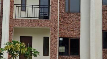 Gambar 1 Rumah 2 Lantai Bagus Semi Furnished SHM di Sawangan Depok