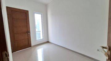 Gambar 2 Rumah 2 Lantai Bagus Semi Furnished SHM di Pasar Minggu, Jakarta