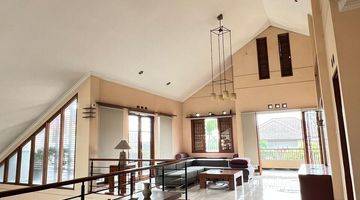 Gambar 1 Rumah 3 Lantai Bagus Full Furnished SHM di Setrasari, Bandung