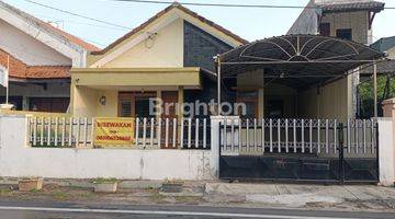 Gambar 1 Rumah  tengah kota