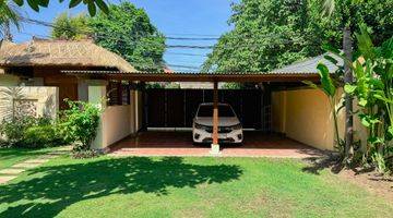 Gambar 2 Luxury Beautiful  5BR Villa  near Sanur Beach