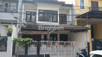 Gambar 3 Rumah di Kelapa Gading, Modern, Cozy, (R 1170 J)