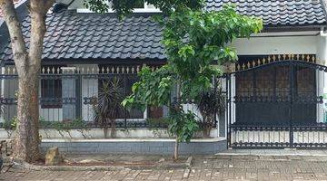 Gambar 1 Rumah Di Anggrek Loka Bsd DEPAN Taman 