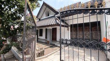 Gambar 2 Rumah Di Anggrek Loka Bsd DEPAN Taman 