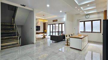 Gambar 4 Dijual Rumah 3,5 Lantai Bagus Furnished di Cluster Scarlet The Spring. Wndefgs