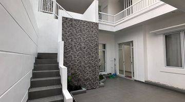 Gambar 4 Rumah Bagus 2 Lantai SHM Lt 300 M2,lb 540 M2,kt 5+1,km 5 Full Furnish Siap Huni Di Cluster Colombus,legenda Wisata Cibubur