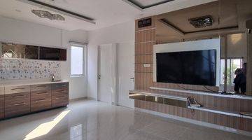 Gambar 1 Rumah bagus dan modern 4 lantai SHM,semi furnish LT 99 m² (6x16,5) LB 330 m²,4+1 KT,5 KM hadap timur dikelapa lilin Kelapa Gading,Jakarta Utara