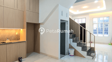 Gambar 4 Townhouse Komplek Richmond Estate