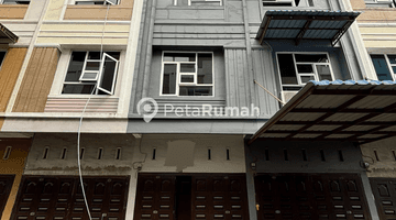 Gambar 1 Townhouse Jalan Sunggal Komplek Sunggal Point