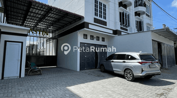 Gambar 4  Townhouse Komplek Eastin