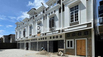 Gambar 1  Townhouse Komplek Eastin