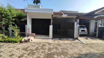 Gambar 1 Rumah One Gate System, Dekat Ke Jalan Utama di Graha Rancamanyar