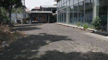 Gambar 1 Tempat usaha eks bengkel + 2 rumah tinggal