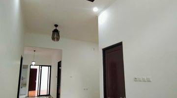 Gambar 5 Rumah bagus di jual di griya loka bsd city