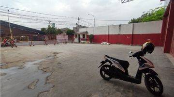 Gambar 3 Gudang Ex Showroom di Bekasi Barat