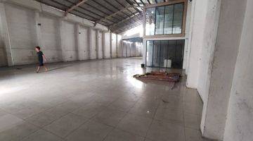 Gambar 5 Gudang Ex Showroom di Bekasi Barat