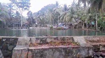 Gambar 3 Tanah dan Sawah Serta Kolam Ikan Dekat Pemandian Cirahab Serang