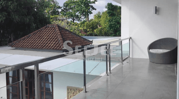 Gambar 4 Fully Private Freehold Villa With Spacious Garden, Large Pool, And Modern Amenities