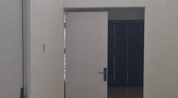 Gambar 5 Rumah siap huni di lengkap kios dgn rolling door lipat 