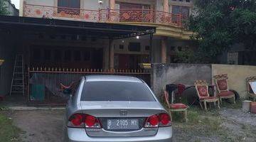 Gambar 2 Rumah Besar dan Cantik di Pinggir Jalan Raya 