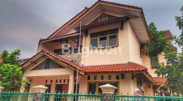 Gambar 1 HUNIAN CANTIK LUAS 2 LANTAI  SEMI FURNISHED DEKAT UI DEPOK