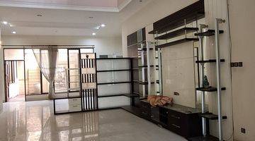 Gambar 3 RUMAH CLASSIC MODERN DI SUTOREJO TIMUR