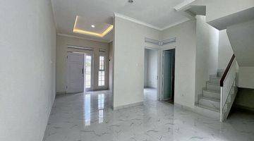 Gambar 4 Rumah 2 Lantai Baru Unfurnished SHM di Arcamanik, Bandung