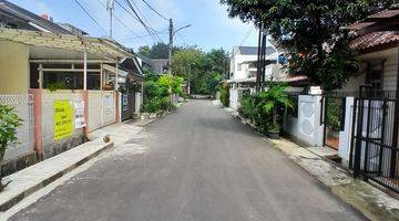 Gambar 4 Rumah Di Jl.griya 1.
petukangan 2 Lantai Shm Bagus Barat Laut