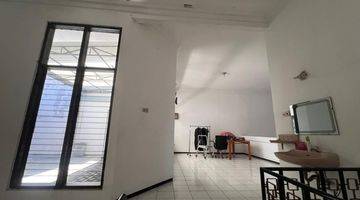 Gambar 2 Rumah Jl.Tanggulangin, 2 Lantai, SHM, Dekat Raya Darmo, Lt 295 m2