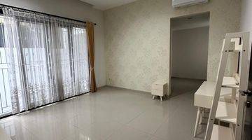 Gambar 4 Dijual Rumah Siap Huni Bagus Semi Furnished Dian Istana