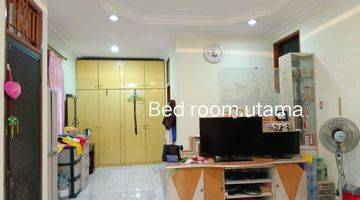 Gambar 4 Rumah 2 Lantai Bagus Semi Furnished SHM di Taman Harapan Indah, Jakarta Barat