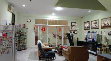 Gambar 1 Rumah 2 Lantai Bagus Semi Furnished SHM di Taman Harapan Indah, Jakarta Barat