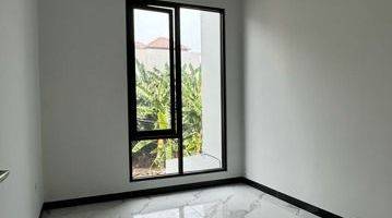 Gambar 2 Rumah Baru Gaya Minimalis Modern Di Sunter