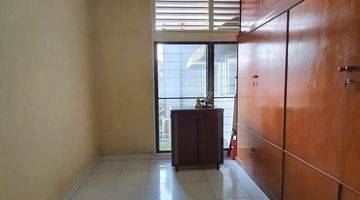 Gambar 2 Rumah Retro 80 An, Jln 2 Mobil , Ada Basemen Cocok Kost, Kantor