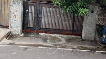 Gambar 5 Rumah besar 3 lantai di Krekot,Jakpus dgn pekarangan luas dan taman.  Dekat sekolah, Pasar Baru. 7 kamar tidur luas 