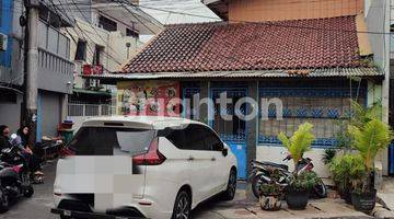 Gambar 1 Rumah Hook di Kartini Jakarta Pusat